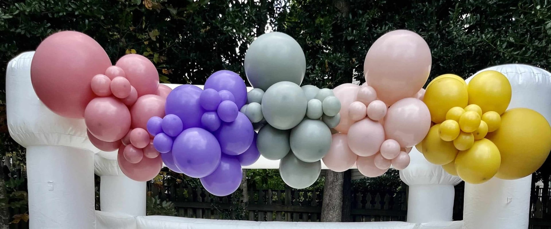 How Bar Decor and Accessories Add Style to Bounce House Rental Gatherings