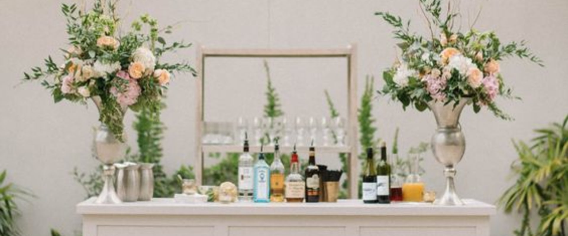 How Wedding Venues Inspire Creative Bar Decor and Accessories