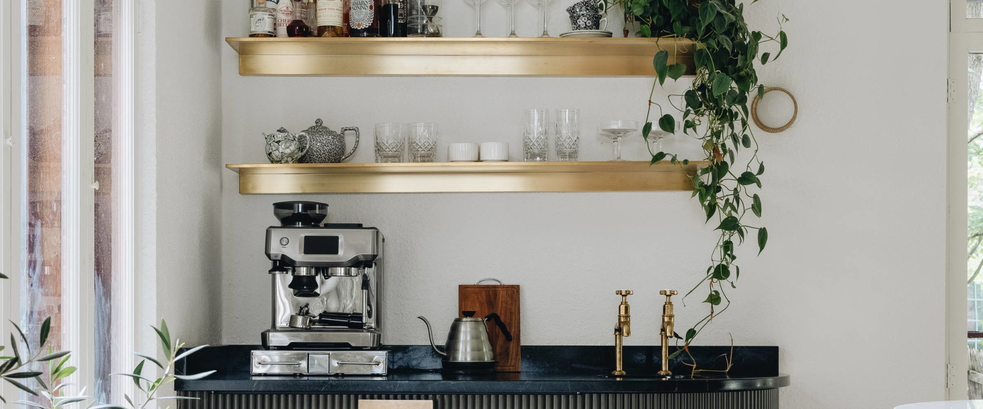 Transforming Your Bar Decor: A Guide to Functional and Decorative Accessories